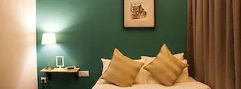 Roomies Boutique Bed & Breakfast バツーフェリンギビーチ マレーシア