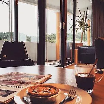 Roomies Boutique Bed & Breakfast バツーフェリンギビーチ ホテル
