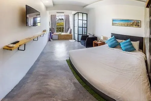 ホテル Roomies Boutique Bed & Breakfast バツーフェリンギビーチ